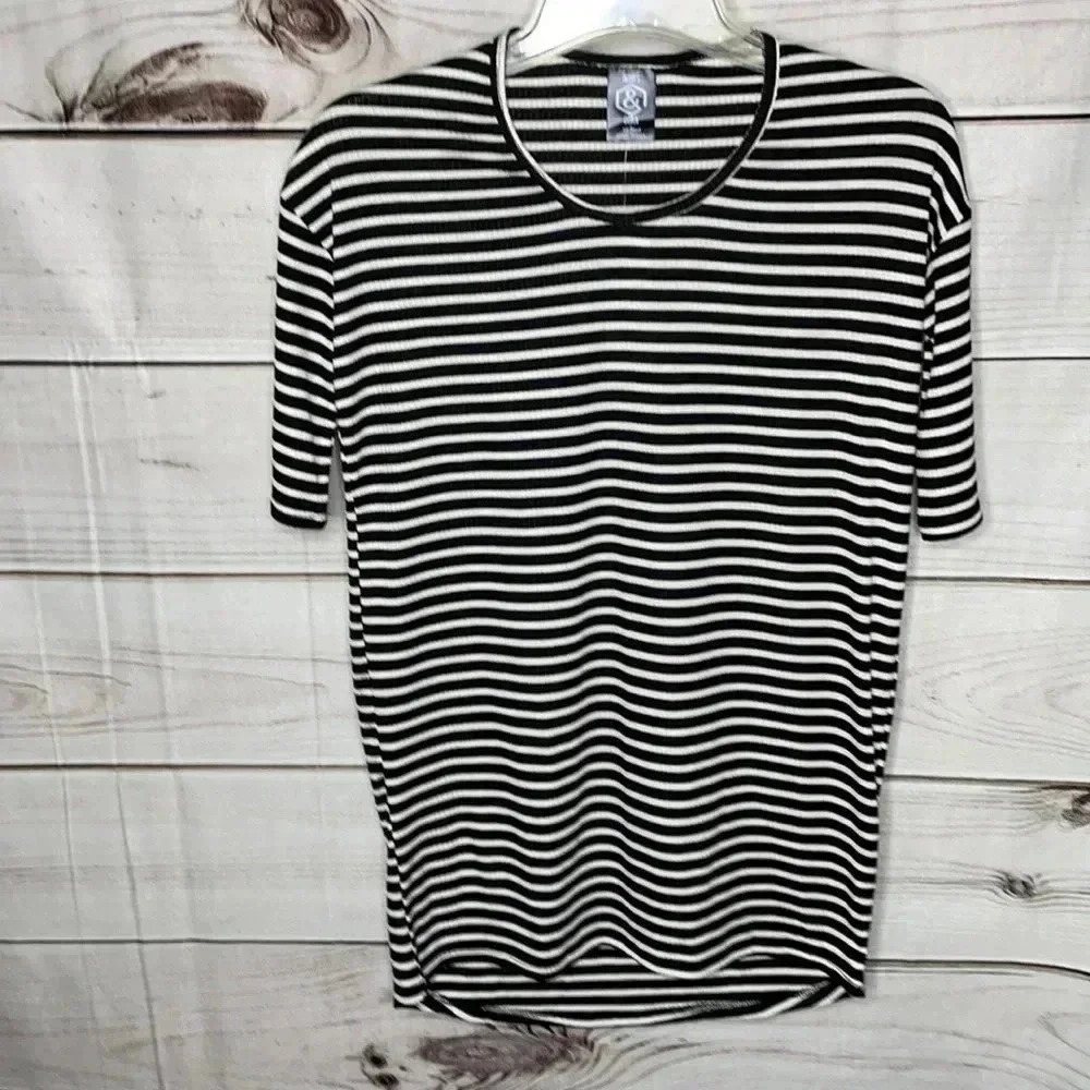 Agnes & Dora Tunic Top Women XXS Black White Striped Ribbed Hi-Lo 3/4 Sleeve‎